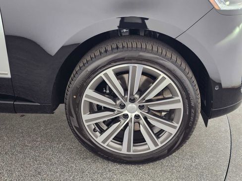 New 2025 Land Rover Range Rover Autobiography image 9