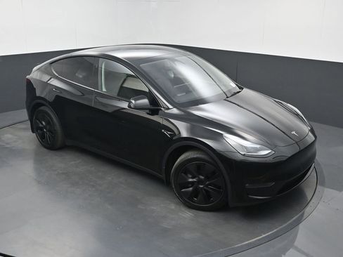 Used 2025 Tesla Model Y Long Range AWD/4WD image 28