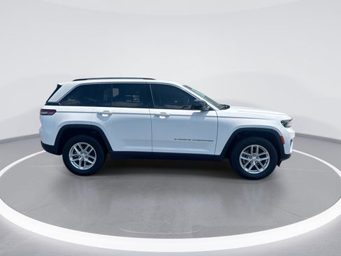 Used 2023 Jeep Grand Cherokee Laredo X AWD/4WD image 10