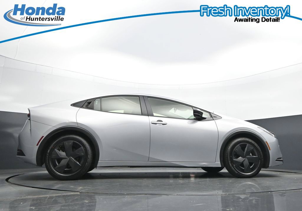 Used 2025 Toyota Prius LE FWD image 35