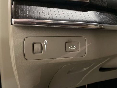 Used 2020 Volvo XC90 T5 Momentum image 38