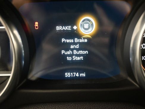 Used 2021 Jeep Gladiator Overland AWD/4WD image 11