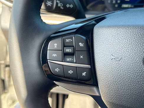 Used 2023 Ford Explorer Platinum w/ Technology Package AWD/4WD image 24