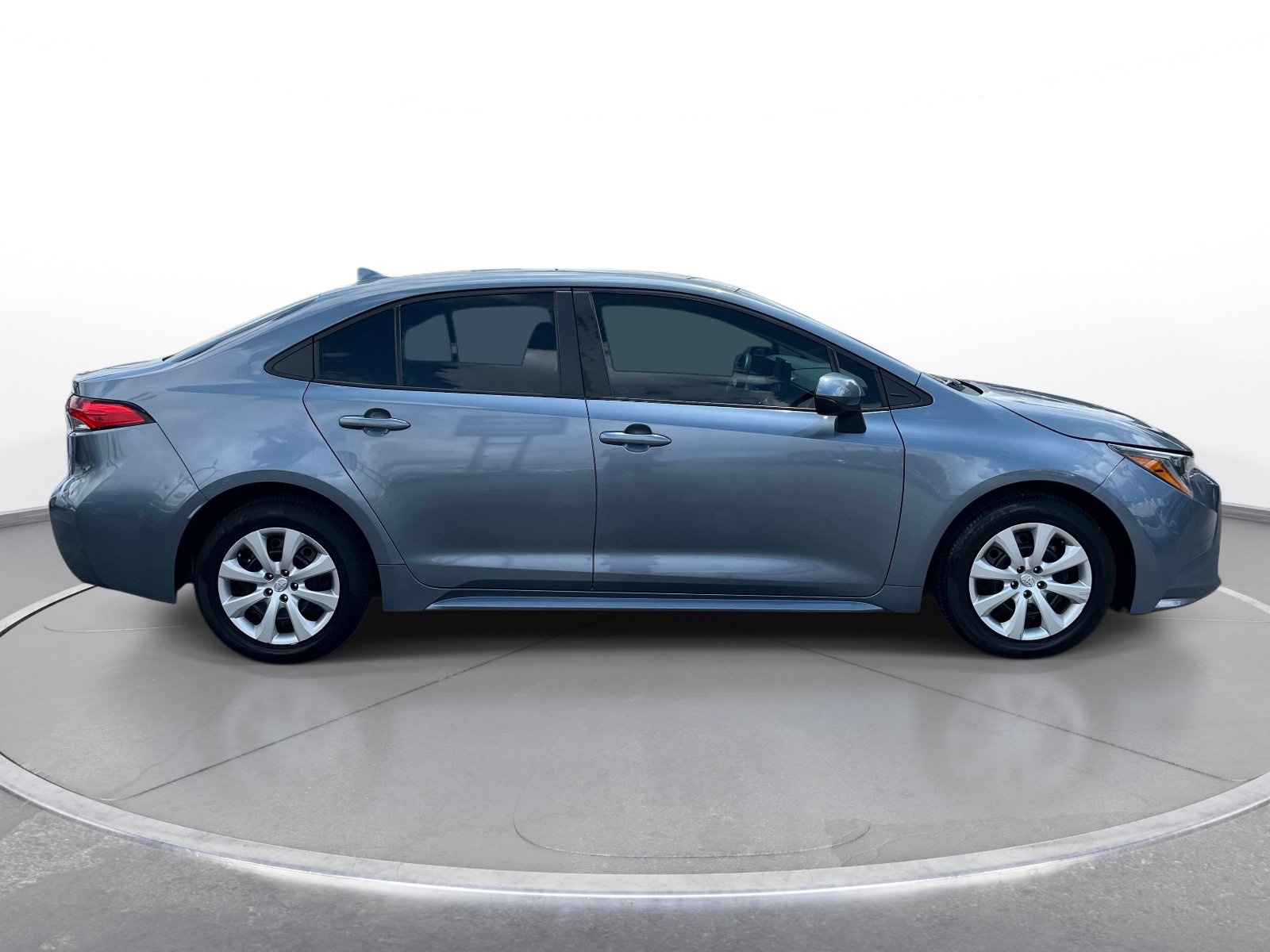Used 2024 Toyota Corolla LE FWD image 3