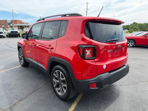 Used 2017 Jeep Renegade Latitude w/ Cold Weather Group FWD image 5