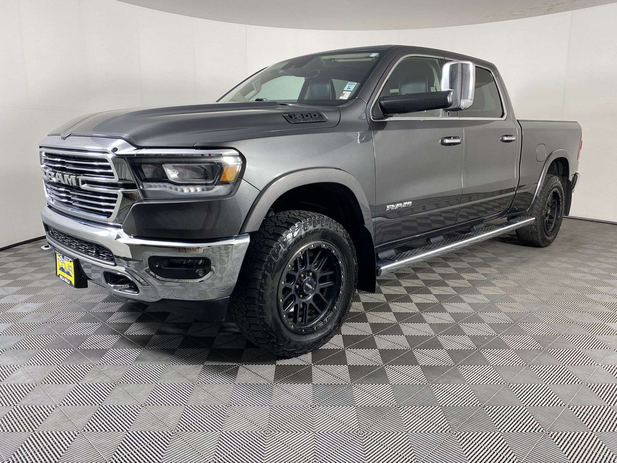 Used 2019 RAM 1500 Laramie AWD/4WD image 3