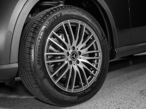 Used 2025 Mercedes-Benz GLC 300 image 10