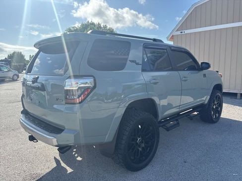 Used 2022 Toyota 4Runner TRD Off-Road AWD/4WD image 5