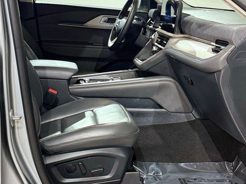 Used 2025 Ford Explorer Active w/ Active Comfort Package AWD/4WD image 63