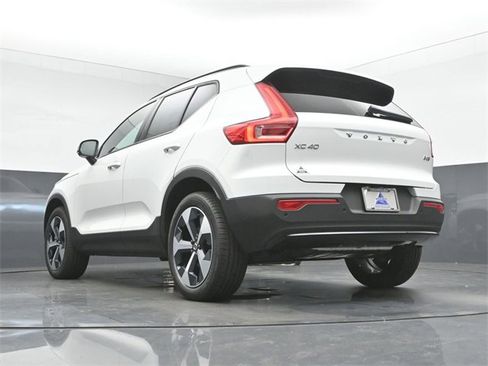 New 2026 Volvo XC40 B5 Core w/ Climate Package image 40