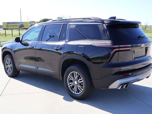 Used 2026 Chevrolet Traverse LT FWD image 8