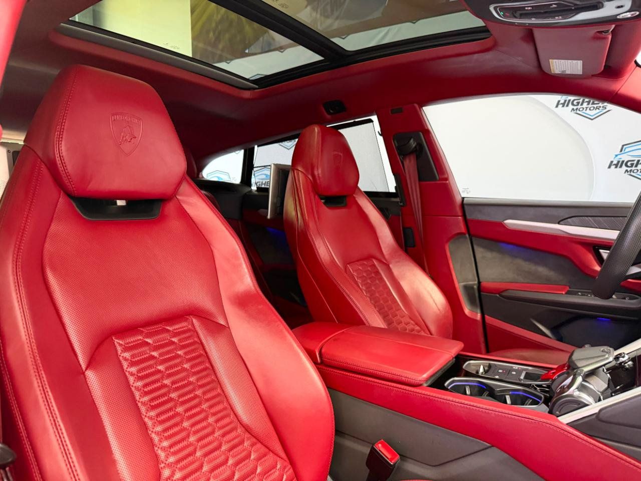 Used 2020 Lamborghini Urus AWD/4WD image 29
