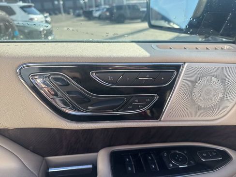 Used 2021 Lincoln Navigator Reserve w/ Luxury Package AWD/4WD image 28