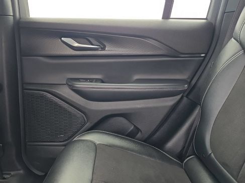 Used 2023 Jeep Grand Cherokee Altitude AWD/4WD image 11