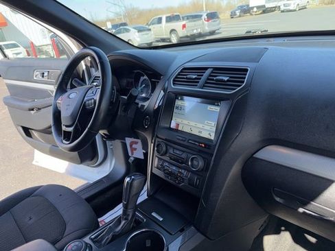 Used 2017 Ford Explorer XLT w/ Equipment Group 201A image 23