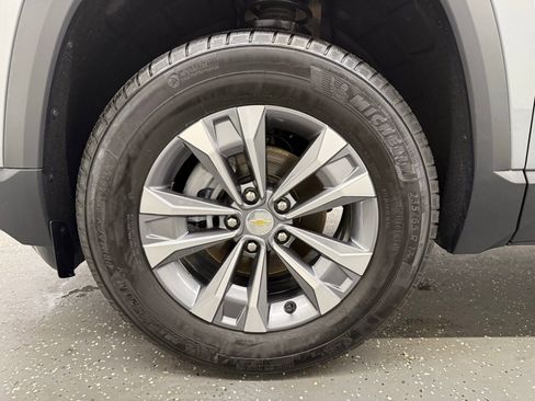 Used 2026 Chevrolet Equinox LT AWD/4WD image 18