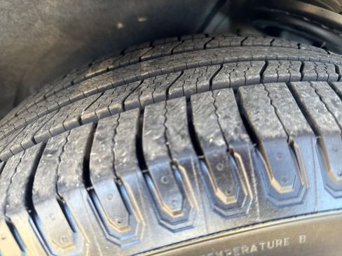 Used 2019 Buick Enclave Essence image 29