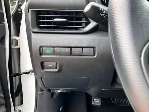 Certified 2025 Nissan Sentra S FWD image 32