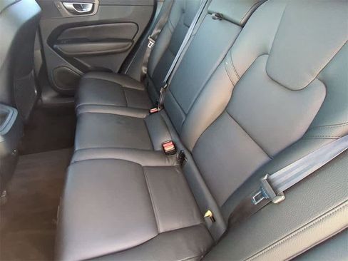 Used 2024 Volvo XC60 B5 Plus w/ Protection Package Premier image 19