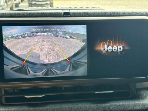 Used 2024 Jeep Wrangler Unlimited Sport AWD/4WD image 23
