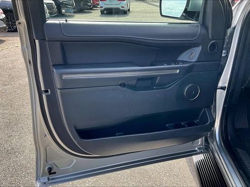 Used 2024 Ford Expedition XLT AWD/4WD image 21