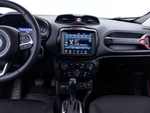 Used 2023 Jeep Renegade Trailhawk AWD/4WD image 8