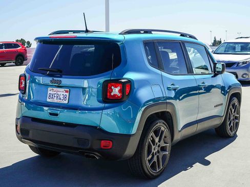 Used 2021 Jeep Renegade Latitude image 2