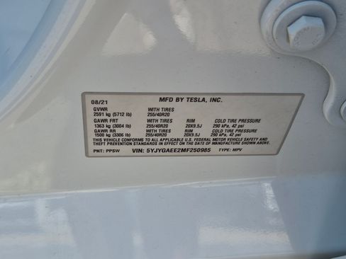 Used 2021 Tesla Model Y Long Range AWD/4WD image 36