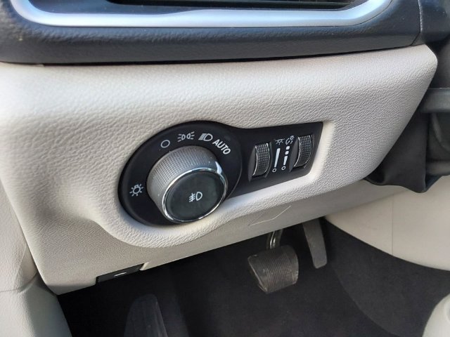 Used 2024 Chrysler Pacifica Touring-L FWD image 25