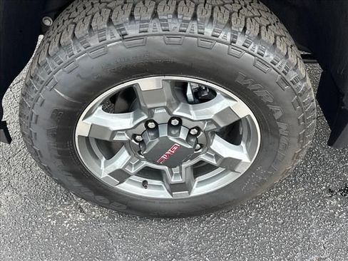 New 2026 GMC Sierra 2500 SLT w/ SLT Premium Package AWD/4WD image 17