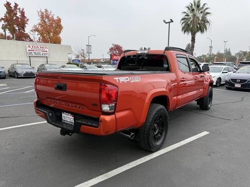 Used 2017 Toyota Tacoma TRD Sport image 3