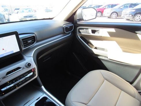 Used 2023 Ford Explorer XLT w/ Equipment Group 202A AWD/4WD image 23