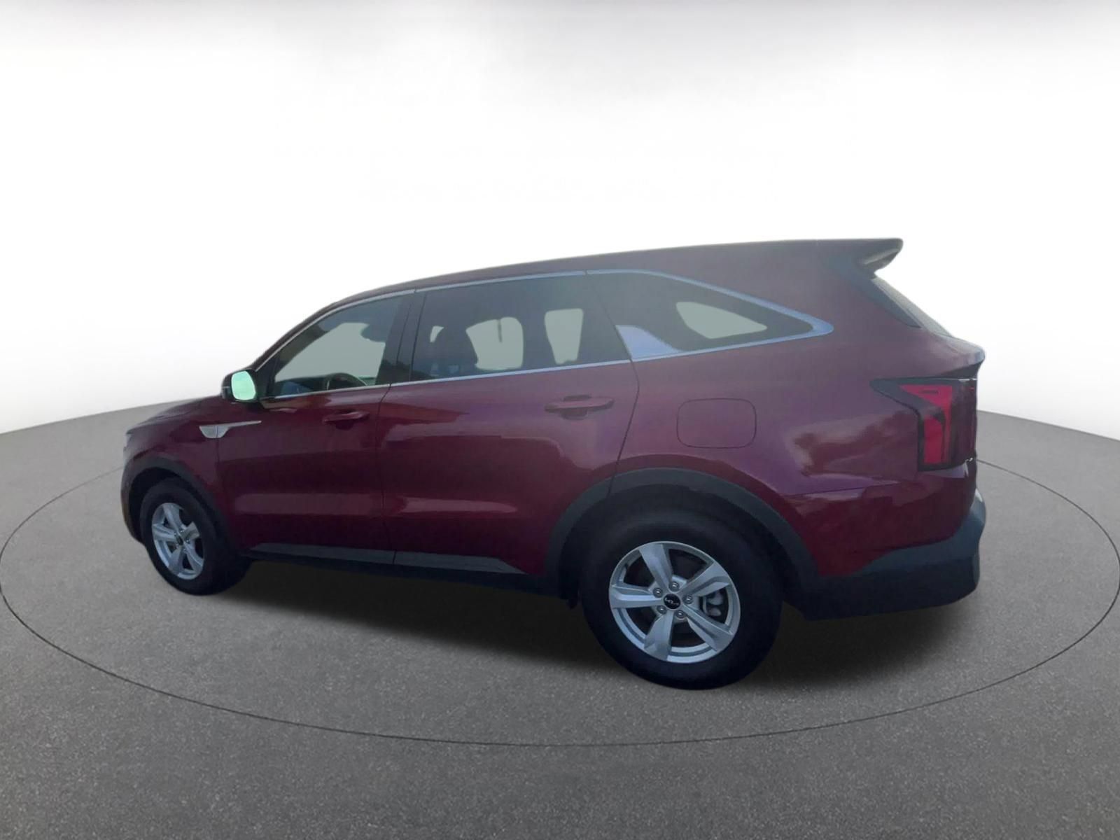 Used 2023 Kia Sorento LX FWD image 9