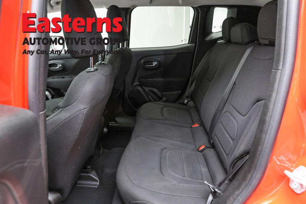 Used 2021 Jeep Renegade Latitude AWD/4WD image 23