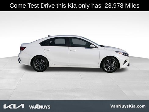 Used 2023 Kia Forte LXS w/ LXS Technology Package image 2