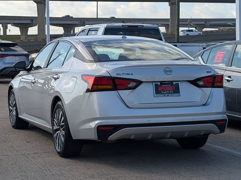 Used 2024 Nissan Altima 2.5 SV FWD image 4