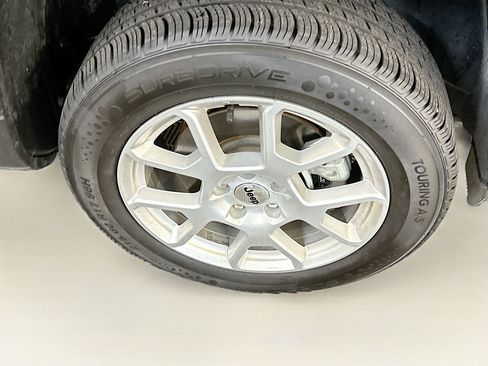 Used 2023 Jeep Renegade Latitude image 11