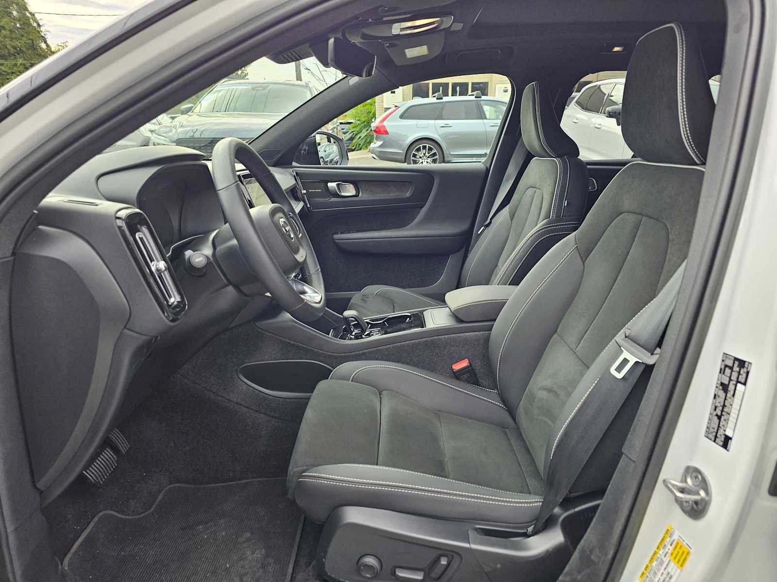 Used 2023 Volvo XC40 Recharge Ultimate AWD/4WD image 21