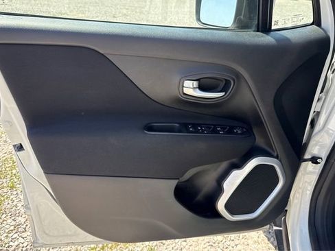 Used 2020 Jeep Renegade Sport w/ Sport Appearance Group AWD/4WD image 19