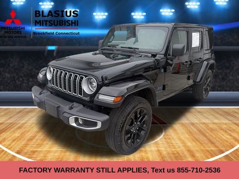 Used 2025 Jeep Wrangler Unlimited Sahara w/ Safety Group image 5