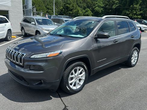 Used 2018 Jeep Cherokee Latitude Plus FWD image 1