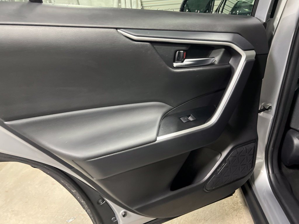 Used 2025 Toyota RAV4 XLE AWD/4WD image 18