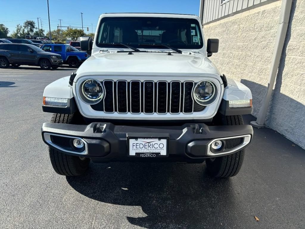 Used 2025 Jeep Wrangler Unlimited Sahara AWD/4WD image 11