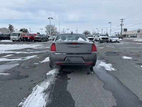 Used 2022 Chrysler 300 Touring w/ Sport Appearance Package image 3