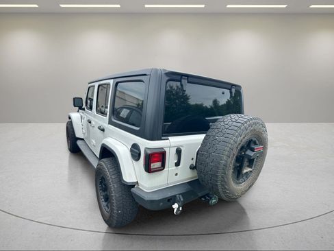 Used 2019 Jeep Wrangler Unlimited Sahara AWD/4WD image 7