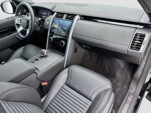 Used 2025 Land Rover Discovery S AWD/4WD image 16