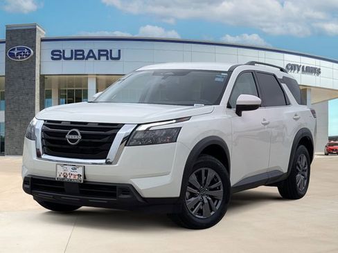 Used 2025 Nissan Pathfinder SV FWD image 1
