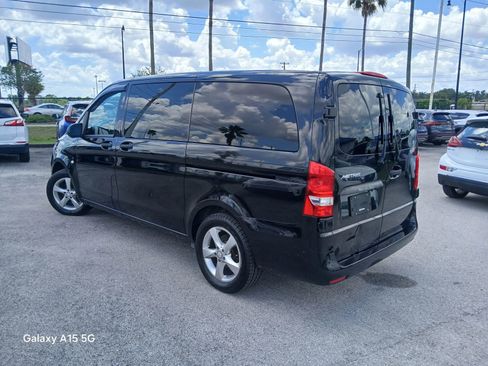 Used 2017 Mercedes-Benz Metris Passenger image 4