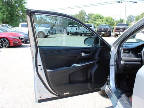 Used 2017 Toyota Camry SE FWD image 16