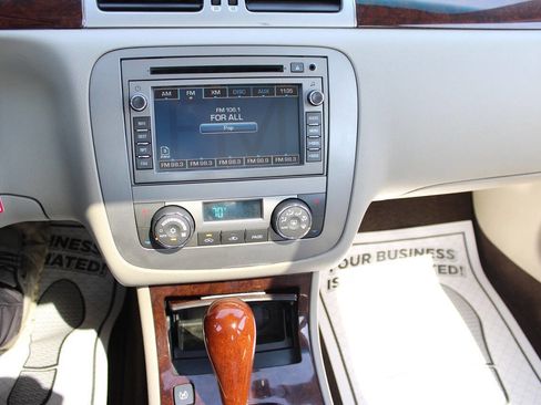 Used 2011 Buick Lucerne Super FWD image 19
